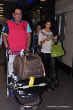 Jacqueline Fernandez arrive from IIFA awards 2013 in Mumbai Airport on 7th July 2013 (85).JPG